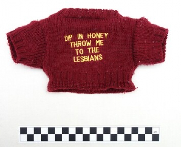 Mini jumper in dark red with the text: "DIP IN HONEY THROW ME TO THE LESBIANS". Early 1990s, UK.