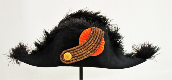 Hat (bicorn) made from black cloth and decorated with black ostrich feathers. The Netherlands, 1920.