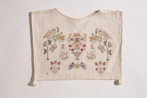 Embroidered front of a 'beuk', Walcheren, the Netherlands, 1825.
