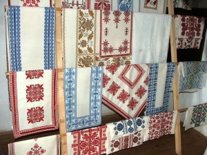 Examples of local Beregi embroidery in the Provincial House of T&aacute;kos.