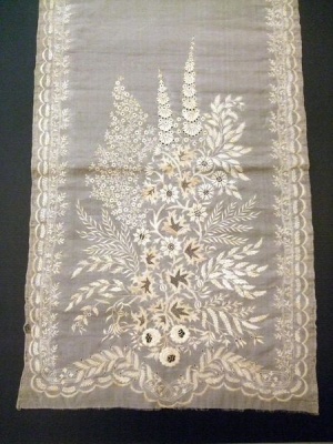 Pi&ntilde;a scarf from Madras, India, c. 1855.
