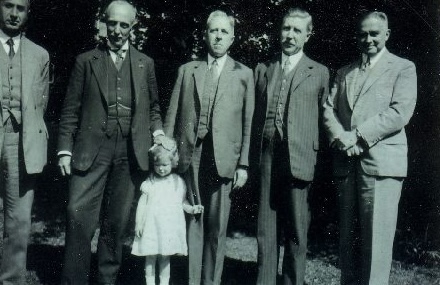 Fig. 9. "De Beentjes."  A group of Leiden professors that met for a walk every Wednesday afternoon at 15.30 under the clock of the (new) Academic Hospital. From left to right: Prof.Eduard Meijers (1880-1954), Prof. Jan van der Hoeve (1878-1952), Prof. Johan Huizinga (1872-1945), Prof. Gerrit Jan Heering (1879-1955), and Ton Barge. Photograph courtesy Barge/Nauta family archive.