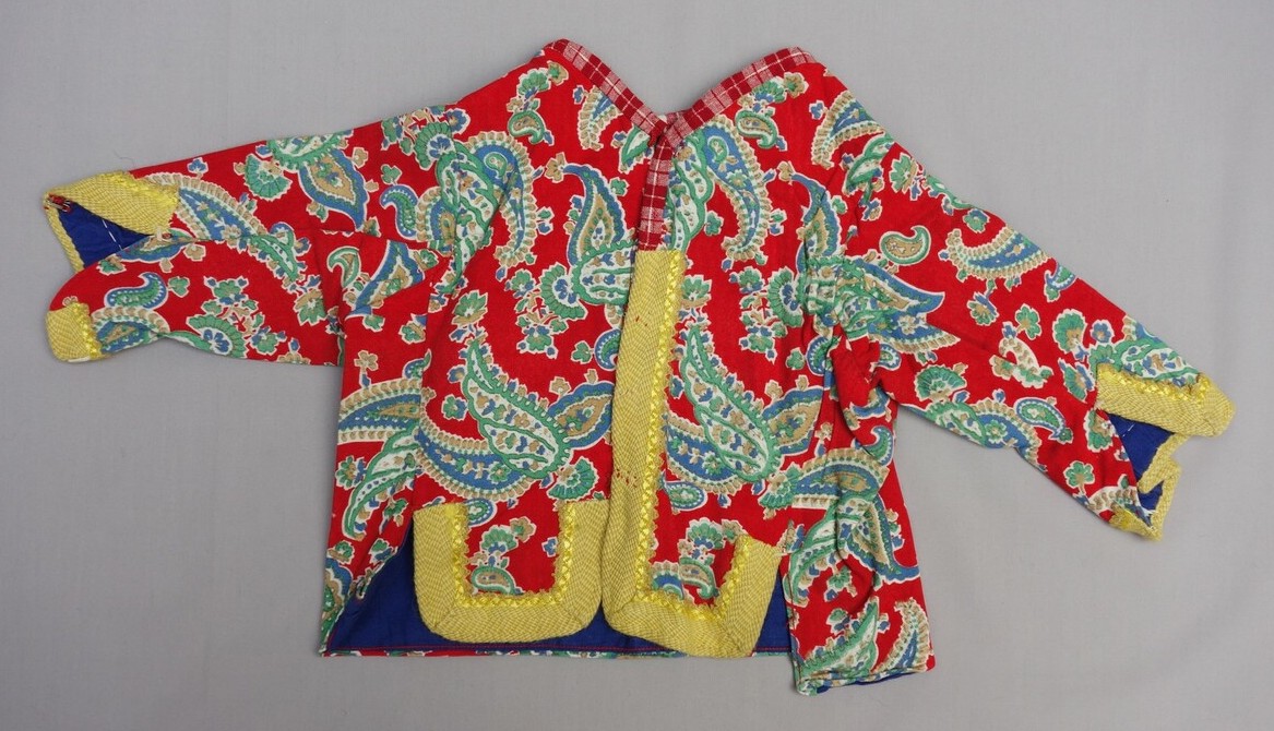 Women's jacket with printed Paisley motifs; The Netherlands, late 20th century (TRC 2016.1949).