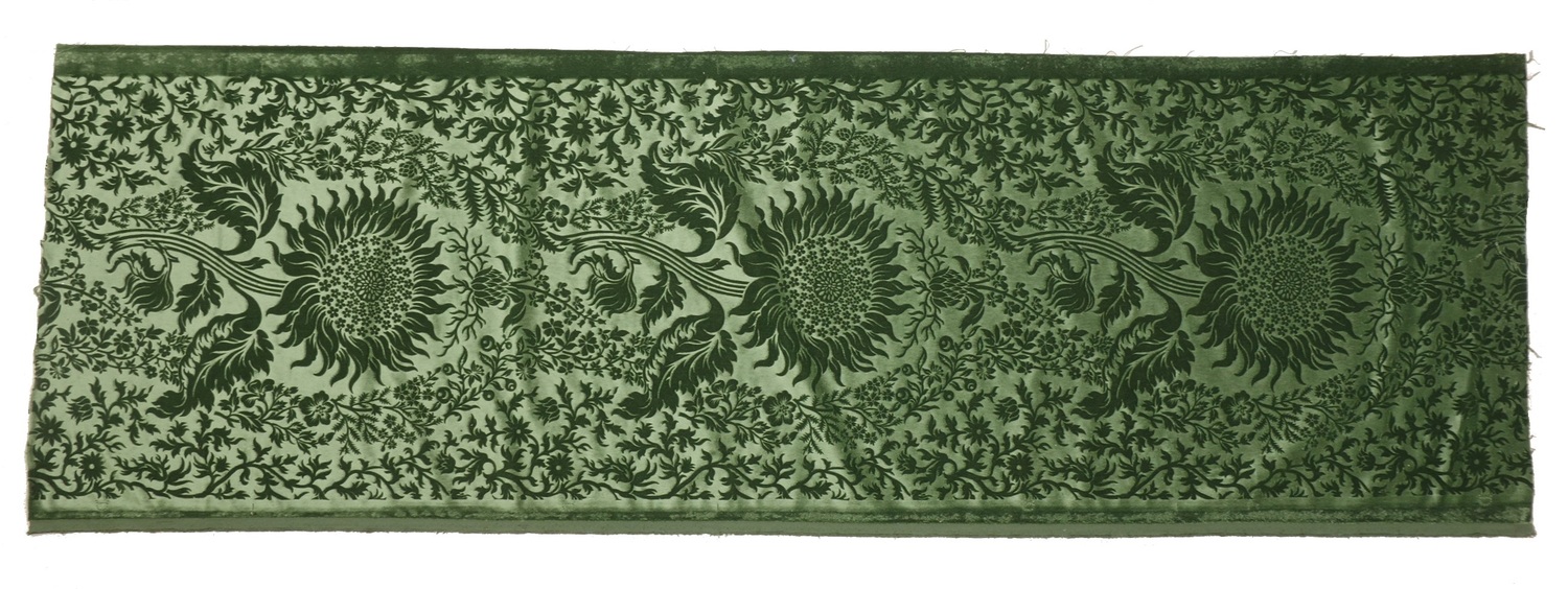 Piece of mohair velvet, as used for the chairs in the House of Parliament, the Hague, the Netherlands (TRC 2018.2514).