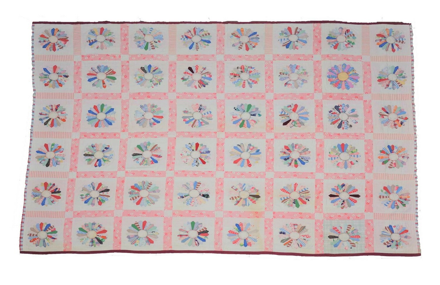 Dresden Plate quilt (1930s, USA). TRC 2018.2629.