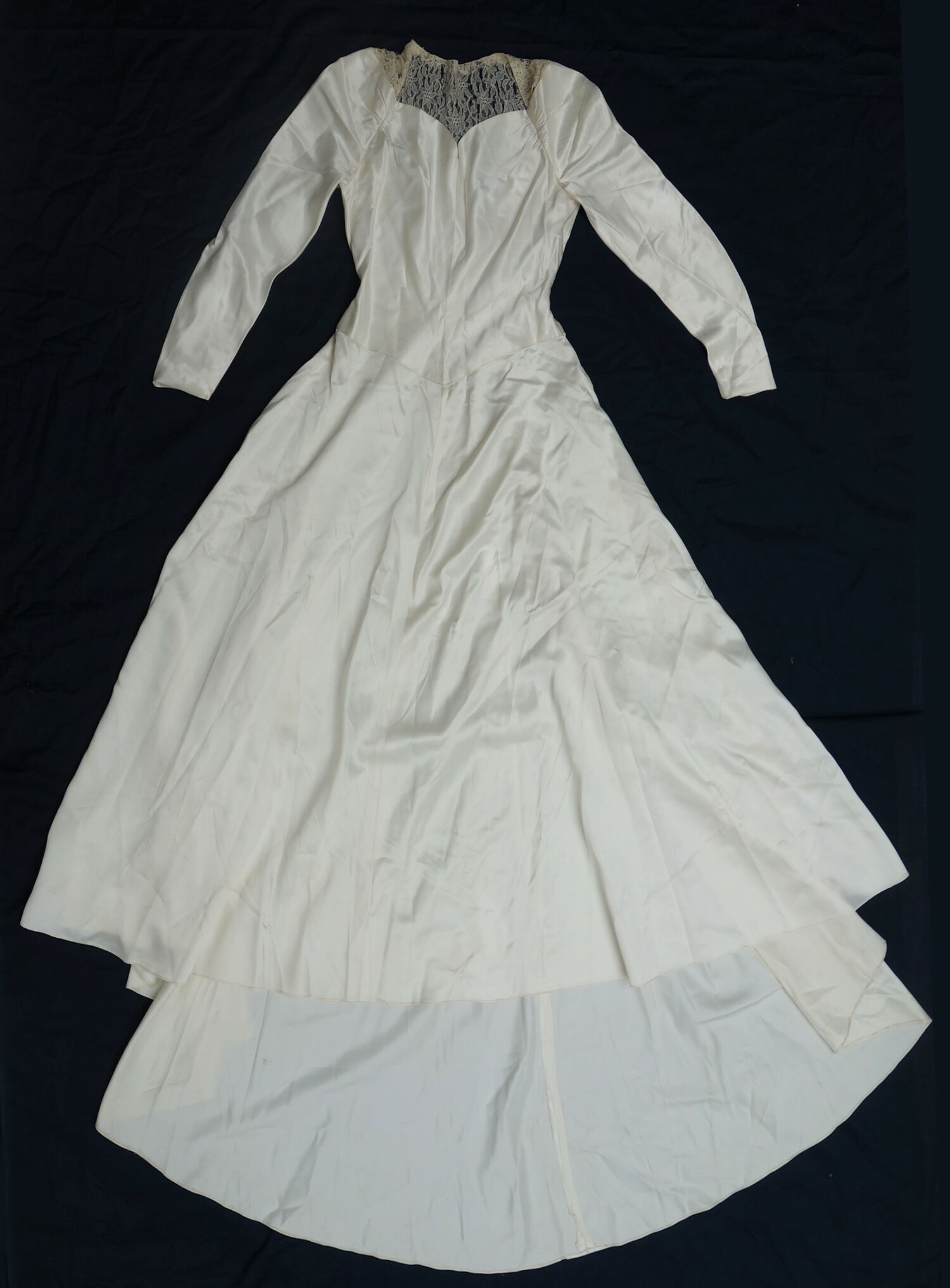 American wedding dress, 1942 (TRC 2020.2126).