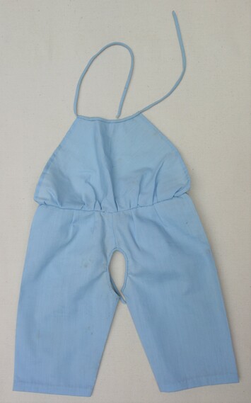 Pair of trousers with a bib, distributed among Vietnamese refugees on the island of Pulau Tengah, Malaysia, late 1970s (TRC 2021.0147b).