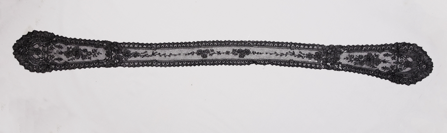 Chantilly lace lappet (c. 1870s, France; TRC 2021.1902).