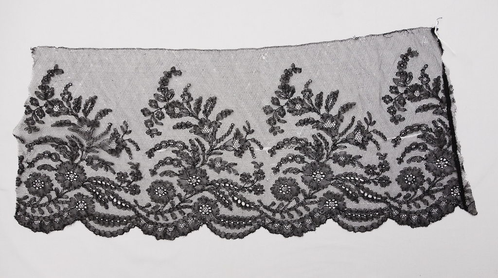 Chantilly lace skirt flounce (c. 1870s, France; TRC 2021.1903).