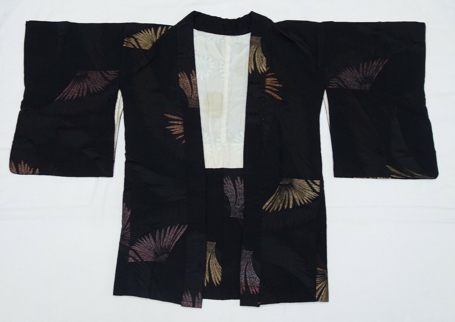 Kuro-E-baori jacket, made of silk, Japan, 1960s-1970s (TRC 2021.2147).