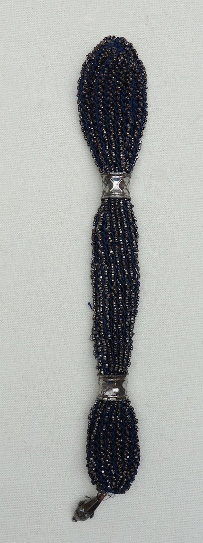 Miser's purse from Europe, hand crocheted and beaded, late 19th century (TRC 2021.2668).