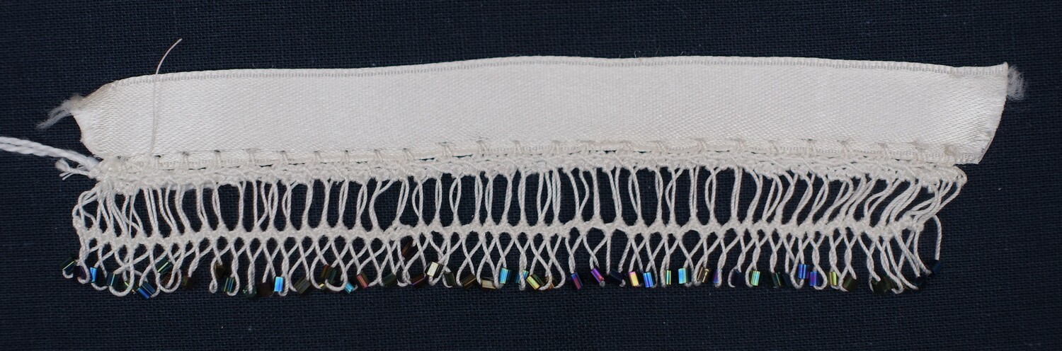 Sample of oya edging, hairpin lace, Turkey, early 21st century (TRC 2022.0062).
