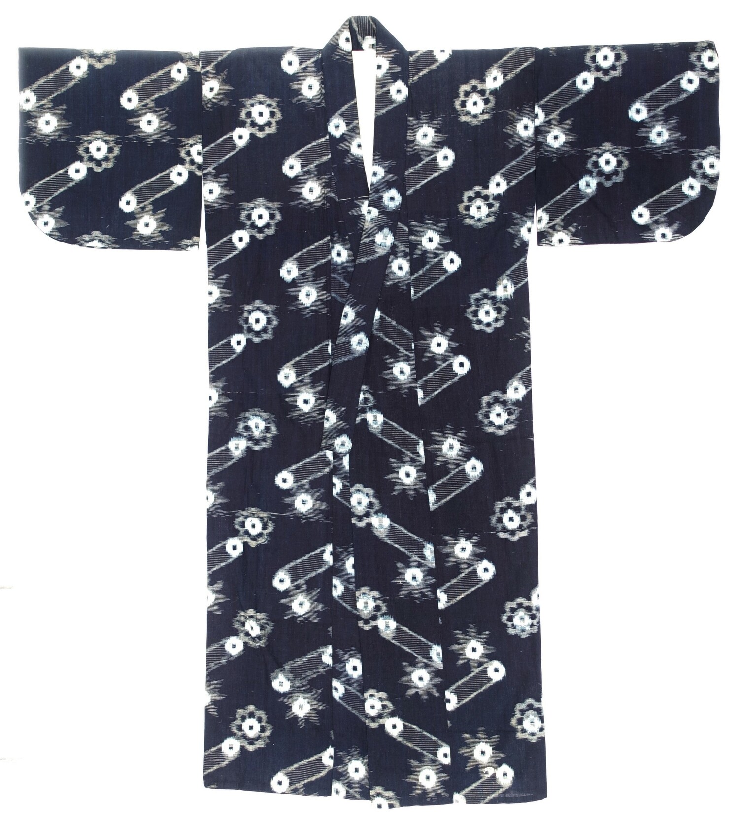 Japanese kimono from the 20th century, died with ikat technique (TRC 2022.0977).