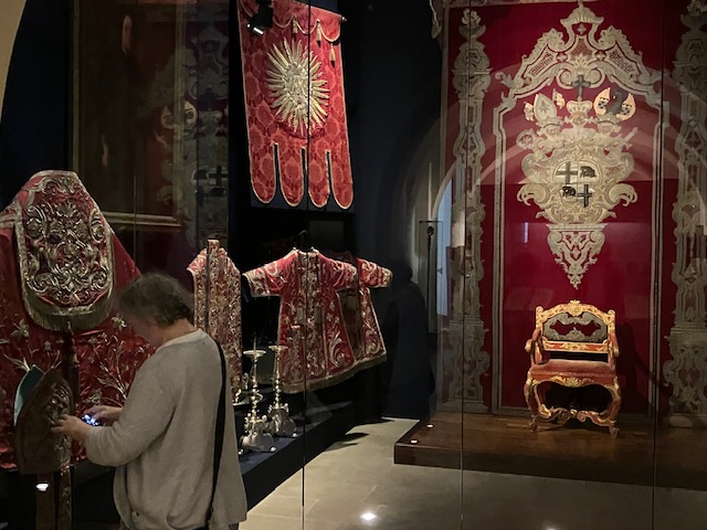 18th century liturgical garments and ornamental bishop's throne, Dommuseum, Fulda. Photograph by Willem Vogelsang.