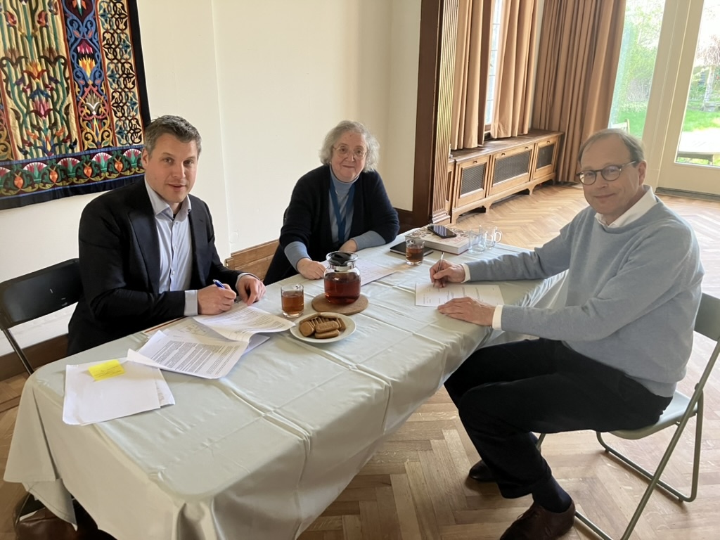 Photograph, from left to right: Mark van den Bos, Director Monumentenbezit, Dr. Gillian Vogelsang-Eastwood, Director TRC and Prof. Bas ter Haar Romeny, Chair of the TRC Board.