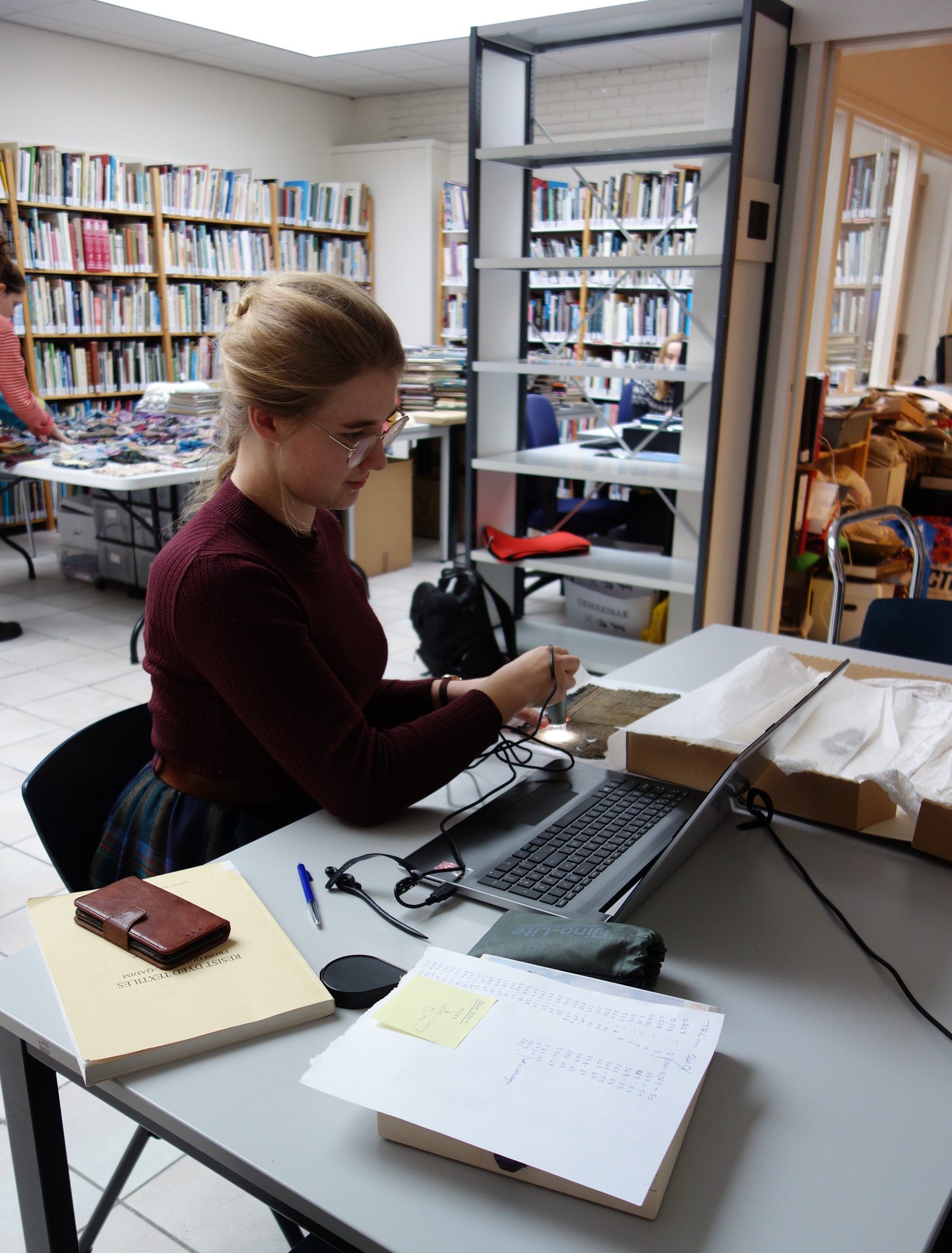 Veerle van Kersen examining the Quseir textiles with a Dyno-lite microscope, at the TRC in Leiden, February 2020. Photograph by Gillian Vogelsang.