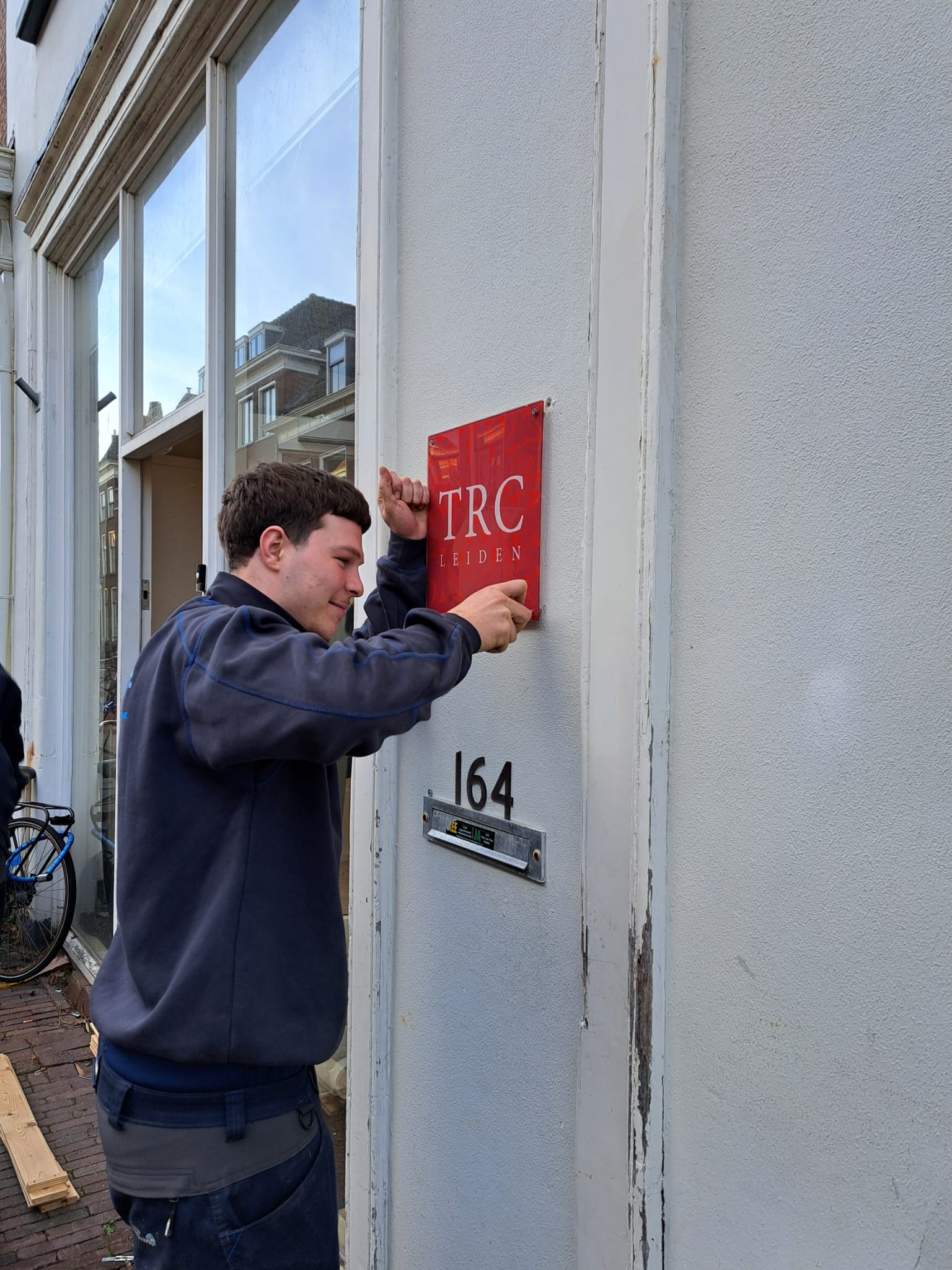 The last act: Removing the TRC sign board. We will stick it up in the new building.