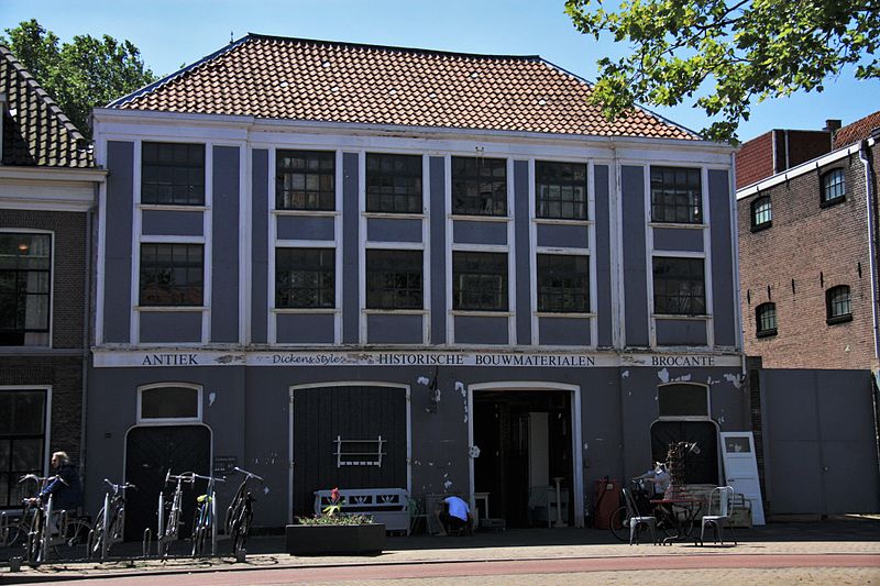 The former building of "P. en J. van Poot en Co., Leidsche Breifabriek", Lammermarkt 63 (recent photograph). The firm was established here from 1891 until 1942.