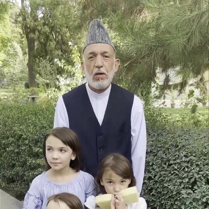 Hamid Karzai with his daughters, August 2021. Courtesy Free Press Journal.