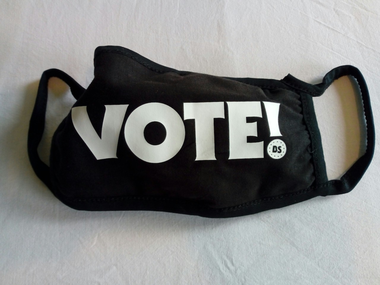 Face mask with the text "Vote!", USA, 2020 (TRC 2020.4199).