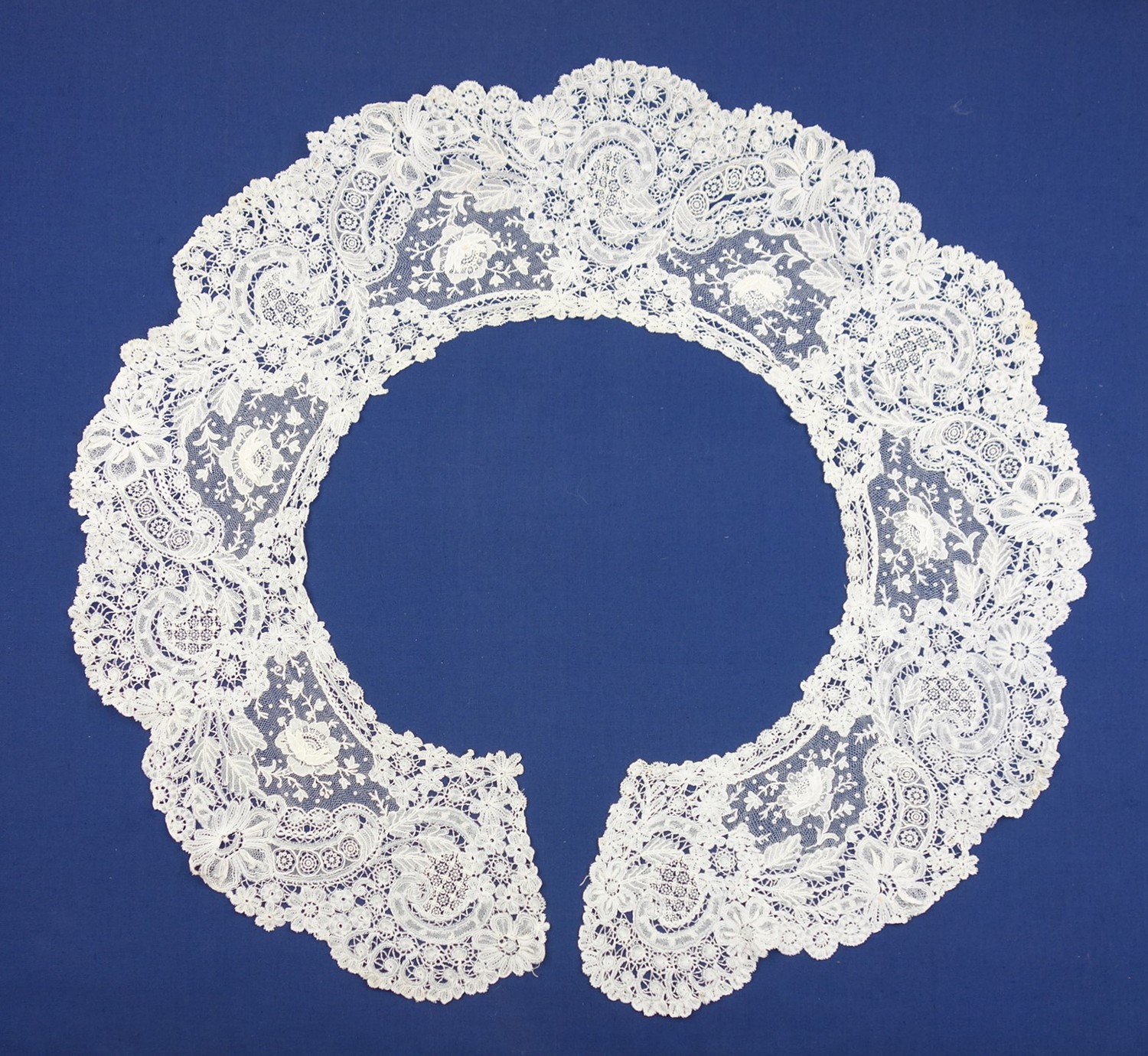 Kanten kraagje voor een japon, begin 20ste eeuw. TRC 2017.3324.