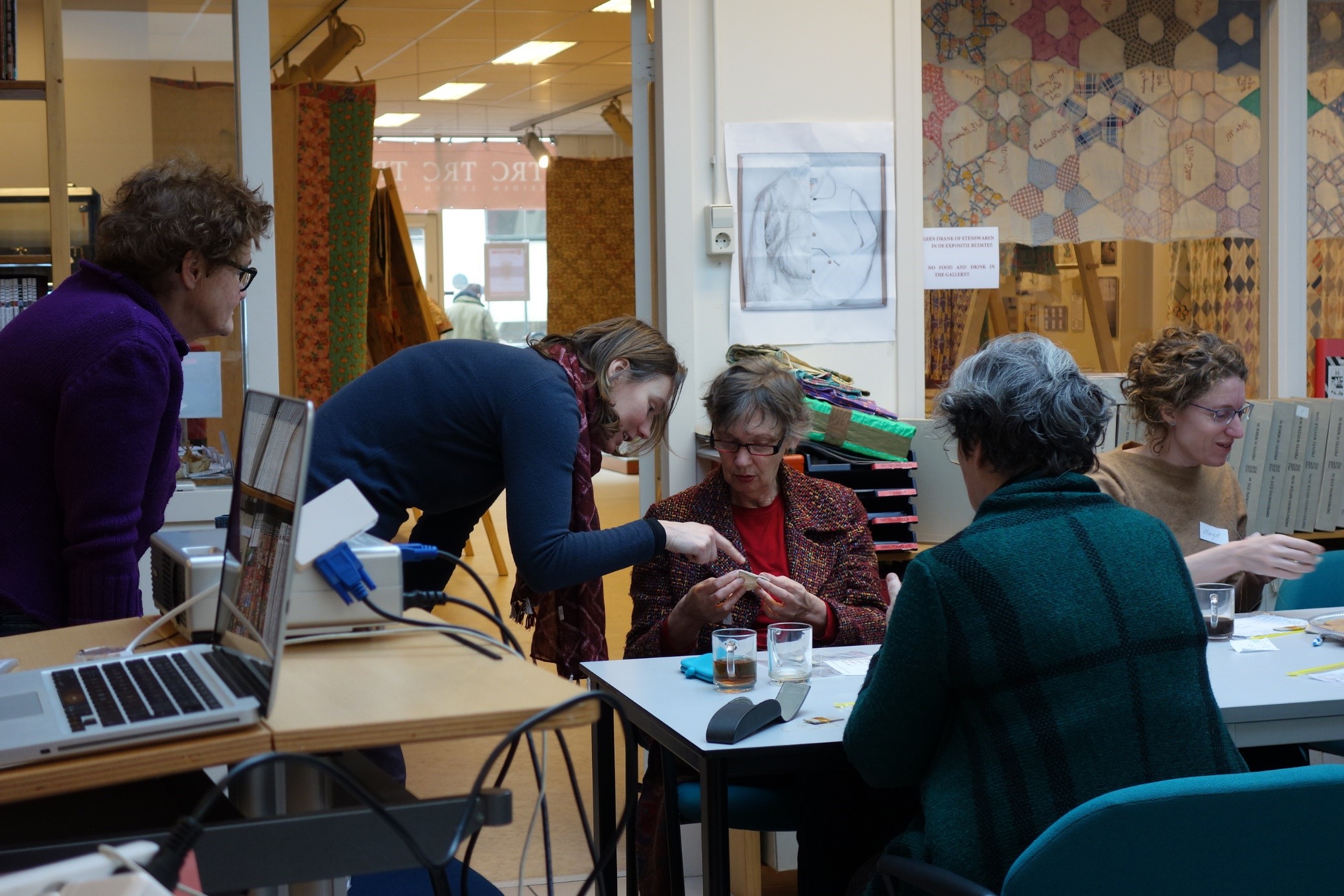 Workshop on the reconstruction of 17th century hand knitted silk stockings, TRC, February 2018.
