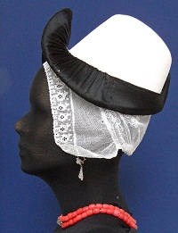 Lace cap with straw hat from along the Dutch coast (Noord-Holland). TRC collection.