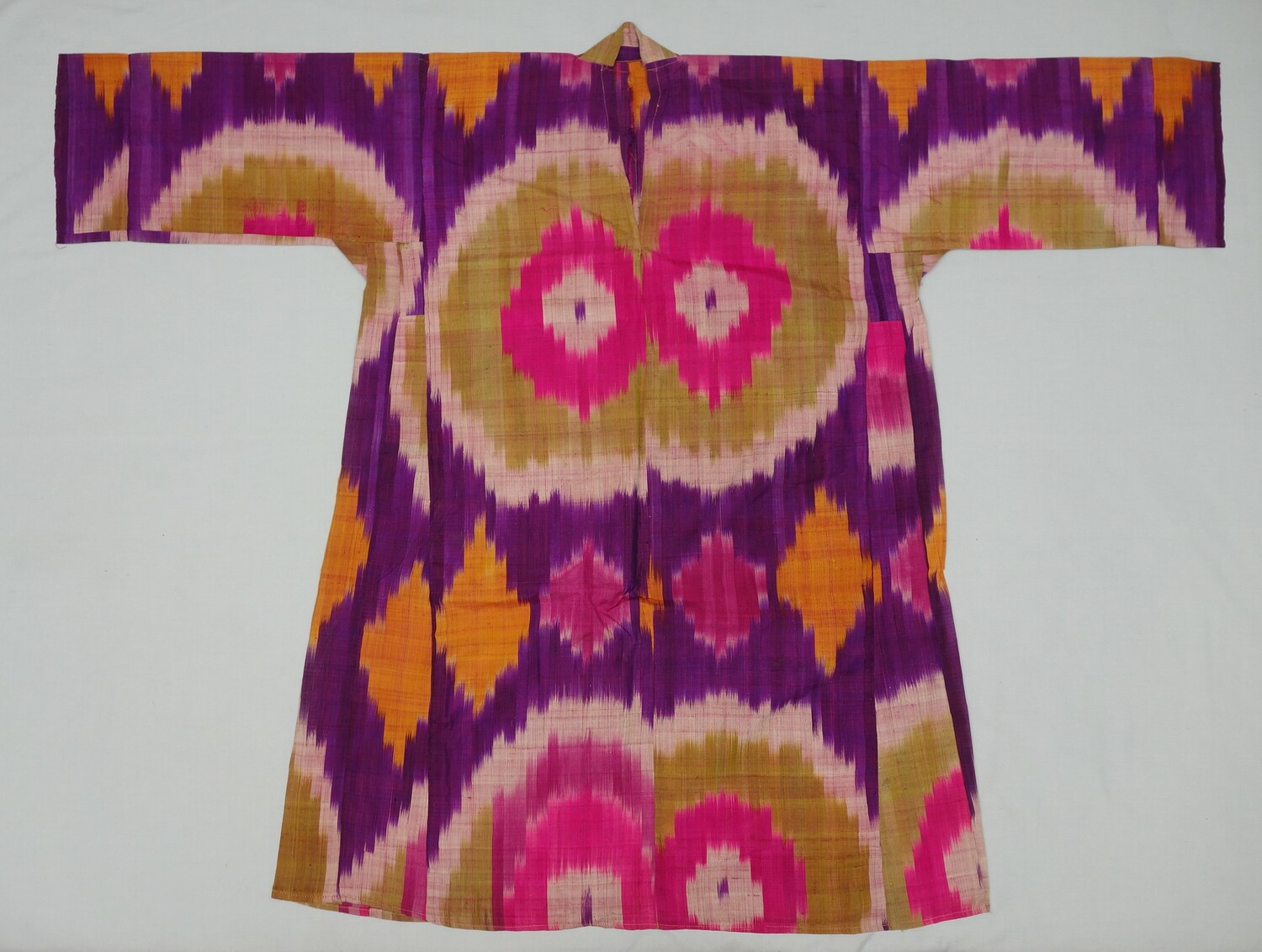 Kaftan with ikat patterning, Uzbekistan, early 20th century (TRC 2007.1125).